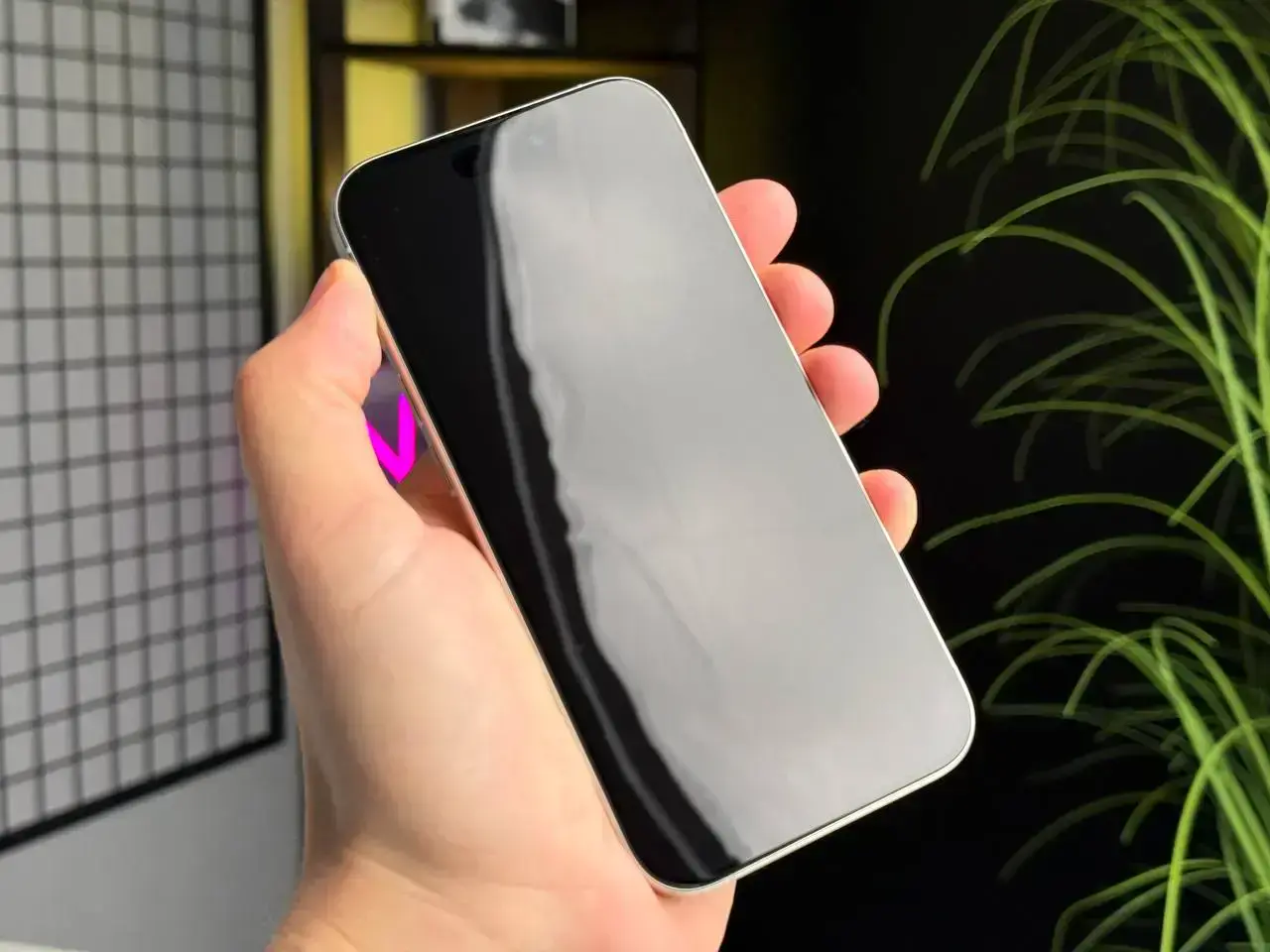 ВЖИВАНИЙ Apple iPhone 15 Pro 256GB White Titanium (MTV43) - Стан: ідеальний | Акумулятор: 89% | Комплектація: повний | Гарантія: 1 міс.