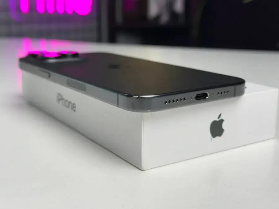 ВЖИВАНИЙ Apple iPhone 15 Pro Max 256GB Black Titanium eSim (MU663) - Стан: гарний | Акумулятор: 87% | Комплектація: повний | Гарантія: 1 міс.