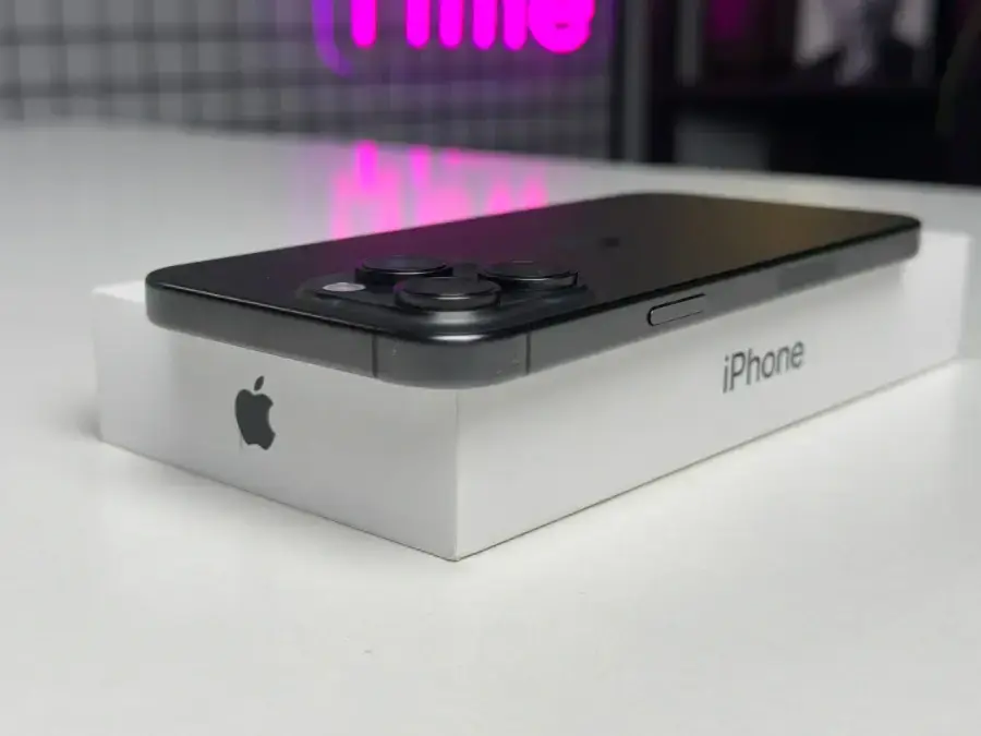 ВЖИВАНИЙ Apple iPhone 15 Pro Max 256GB Black Titanium eSim (MU663) - Стан: гарний | Акумулятор: 87% | Комплектація: повний | Гарантія: 1 міс.