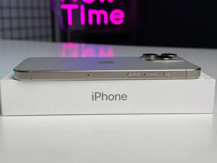 ВЖИВАНИЙ Apple iPhone 15 Pro Max 256GB Natural Titanium (MU793) - Стан: гарний (мілкі подряпини на екрані) | Акумулятор: 92% | Комплектація: повний | Гарантія: 1 міс.