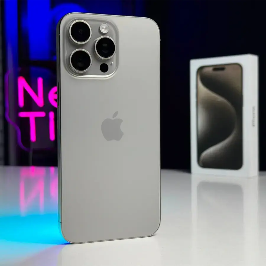 ВЖИВАНИЙ Apple iPhone 15 Pro Max 256GB Natural Titanium (MU793) - Стан: гарний (мілкі подряпини на екрані) | Акумулятор: 92% | Комплектація: повний | Гарантія: 1 міс.
