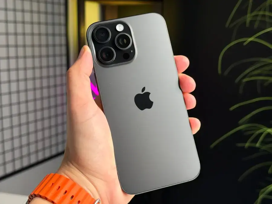 ВЖИВАНИЙ Apple iPhone 16 Pro Max 256GB Black Titanium (MYWV3) - Стан: гарний (декілька подряпин на екрані) | Акумулятор: 100% | Комплектація: iPhone, кабель | Гарантія: 3 міс.