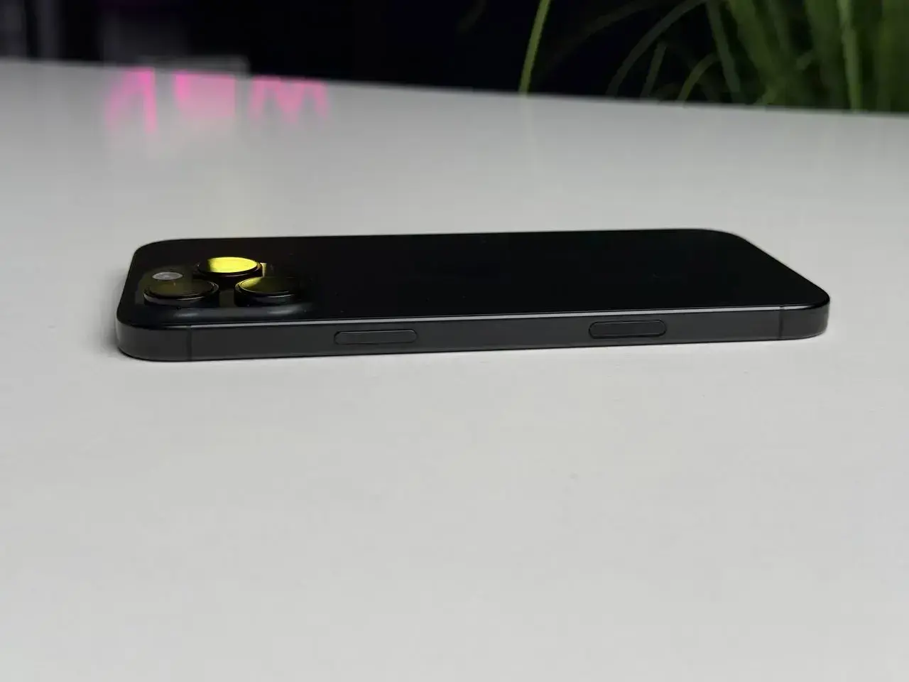 ВЖИВАНИЙ Apple iPhone 16 Pro Max 256GB Black Titanium (MYWV3) - Стан: гарний (декілька подряпин на екрані) | Акумулятор: 100% | Комплектація: iPhone, кабель | Гарантія: 3 міс.
