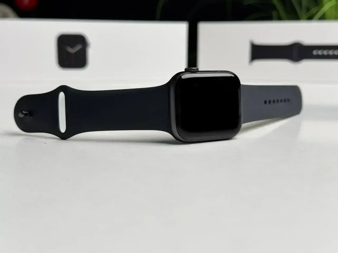 Б/У Apple Watch Series 6 GPS 44mm Space Gray Aluminum Case with Black Sport Band (M00H3) - Состояние: хороший | Аккумулятор: 100% | Комплектация: полный | Гарантія: 1 мес.