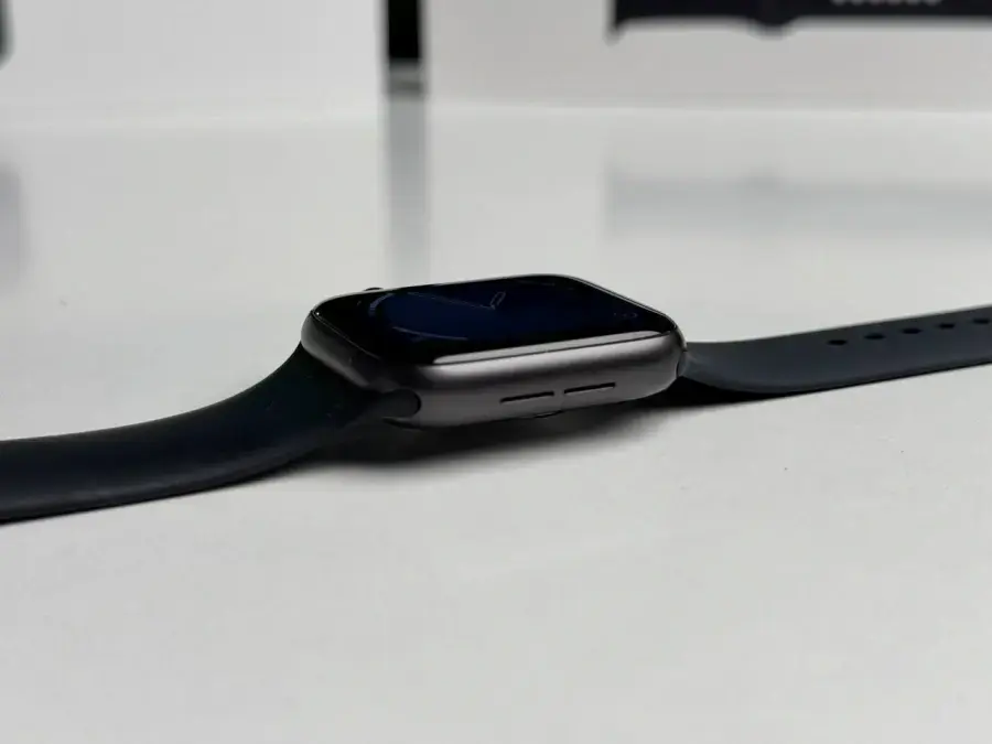 ВЖИВАНИЙ Apple Watch Series 6 GPS 44mm Space Gray Aluminum Case with Black Sport Band (M00H3) - Стан: гарний | Акумулятор: 100% | Комплектація: повний | Гарантія: 1 міс.