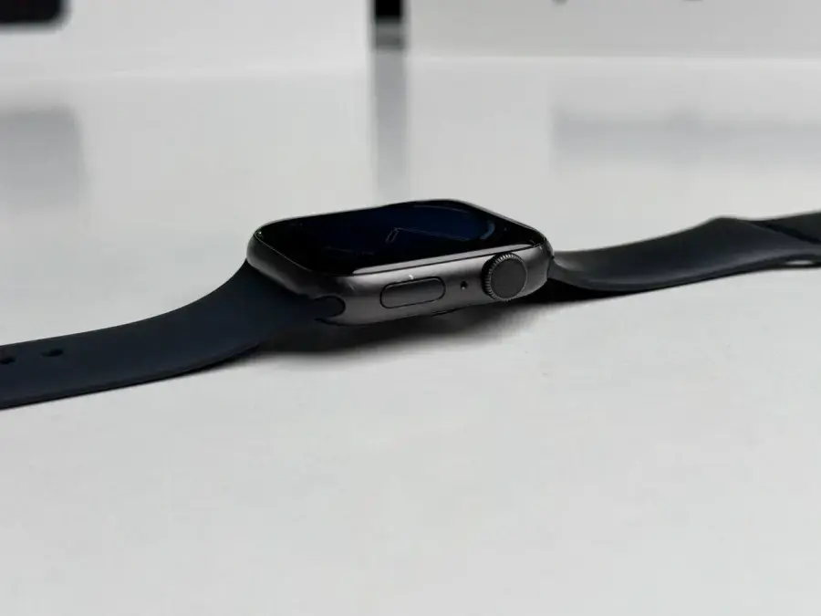 ВЖИВАНИЙ Apple Watch Series 6 GPS 44mm Space Gray Aluminum Case with Black Sport Band (M00H3) - Стан: гарний | Акумулятор: 100% | Комплектація: повний | Гарантія: 1 міс.