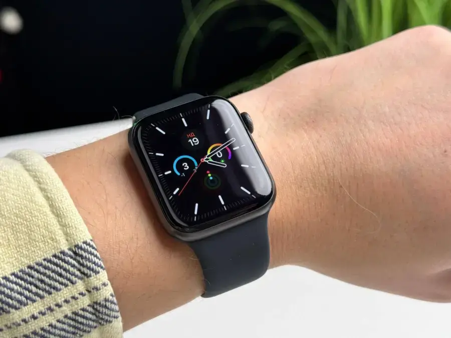 ВЖИВАНИЙ Apple Watch Series 6 GPS 44mm Space Gray Aluminum Case with Black Sport Band (M00H3) - Стан: гарний | Акумулятор: 100% | Комплектація: повний | Гарантія: 1 міс.