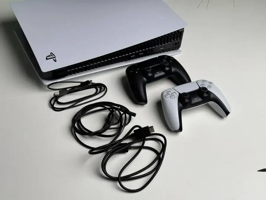 ВЖИВАНА Ігрова консоль Sony PlayStation 5 Digital Edition 825GB - Стан: гарний | Комплектація: повний+DualSense | Гарантія: 1 міс.