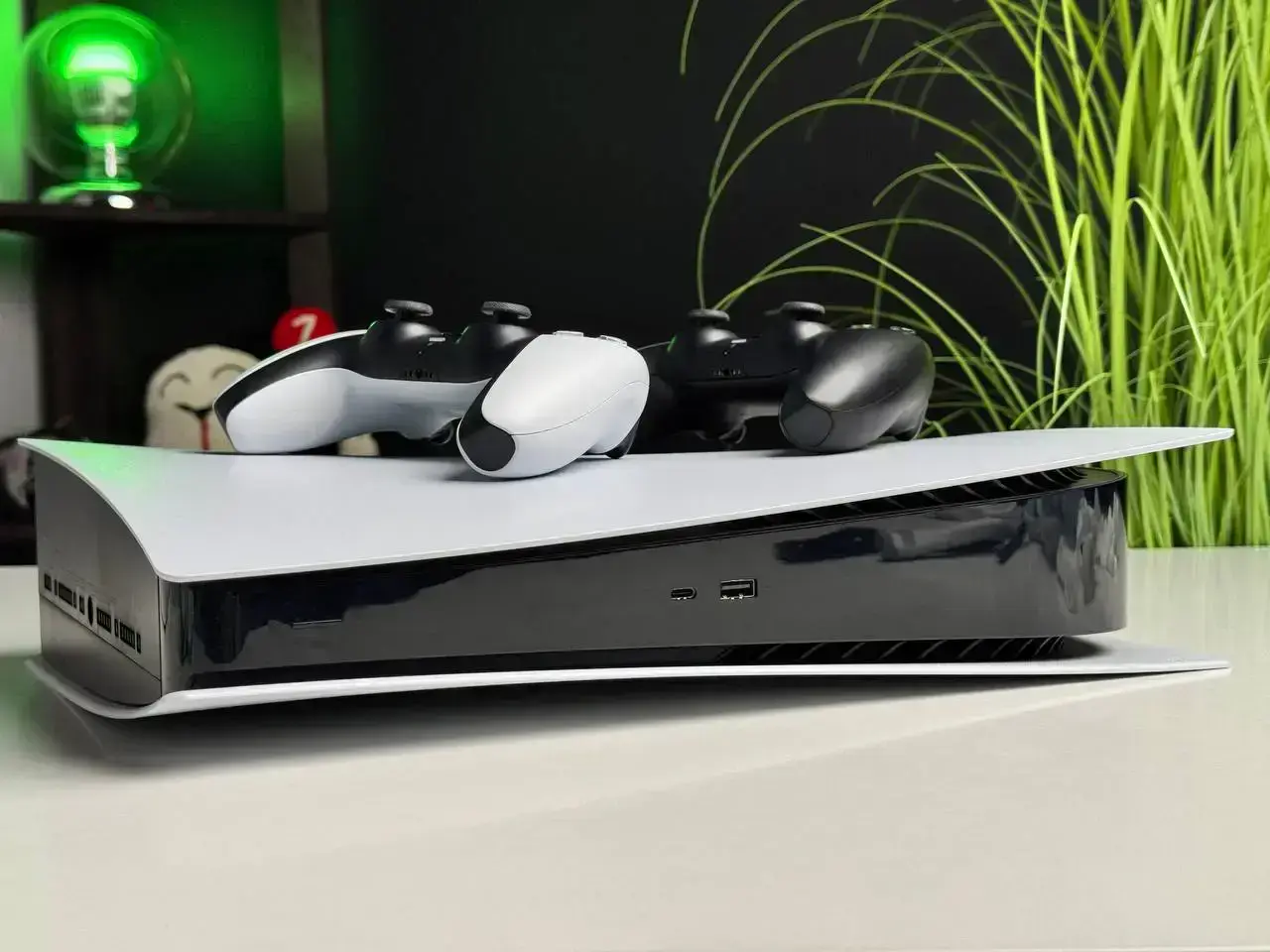 ВЖИВАНА Ігрова консоль Sony PlayStation 5 Digital Edition 825GB - Стан: гарний | Комплектація: повний+DualSense | Гарантія: 1 міс.
