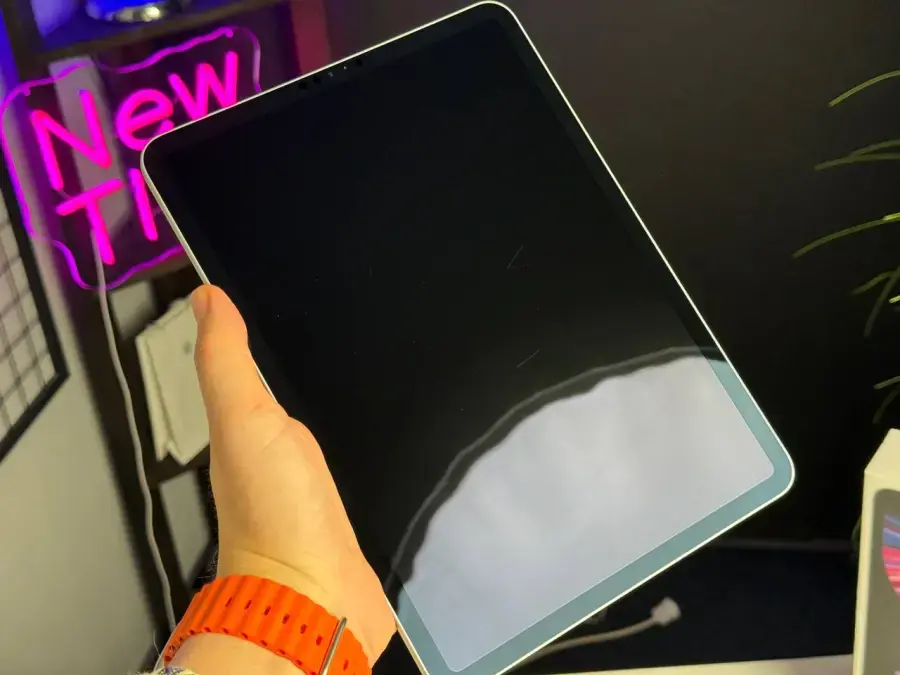 Б/У iPad Pro 11" 2021 Wi-Fi 128GB Silver (MHQT3) - Состояние: хороший (2 царапины на экране) | Аккумулятор: 82% | Комплектация: полный | Гарантія: 1 мес.