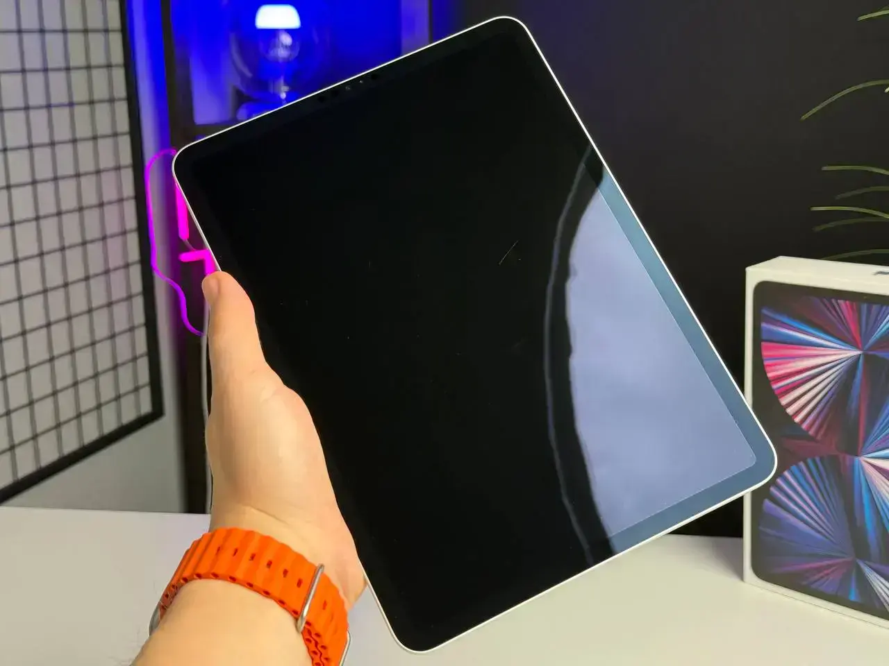 ВЖИВАНИЙ iPad Pro 11" 2021 Wi-Fi 128GB Silver (MHQT3) - Стан: гарний (2 подряпини на екрані) | Акумулятор: 82% | Комплектація: повний | Гарантія: 1 міс.