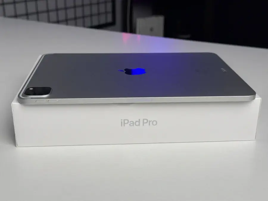 Б/У iPad Pro 11" 2021 Wi-Fi 128GB Silver (MHQT3) - Состояние: хороший (2 царапины на экране) | Аккумулятор: 82% | Комплектация: полный | Гарантія: 1 мес.