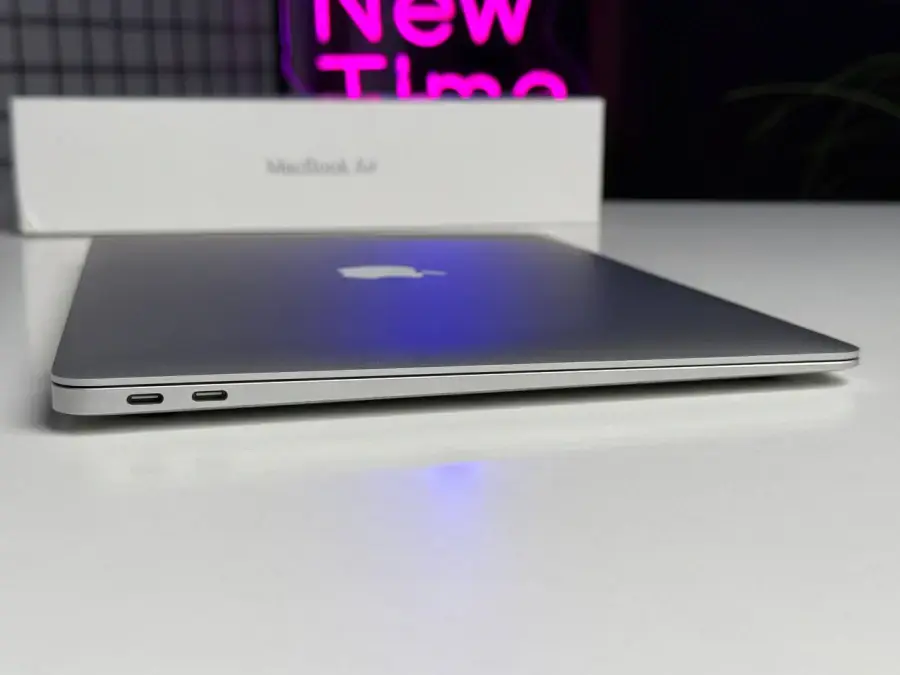 ВЖИВАНИЙ MacBook Air 13" Silver 2019 (MVFK2) - Стан: гарний | Акумулятор: 92% | Комплектація: повний | Гарантія: 1 міс.