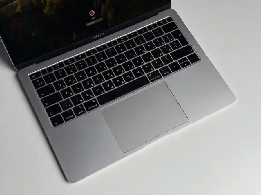 ВЖИВАНИЙ MacBook Air 13" Silver 2019 (MVFK2) - Стан: гарний | Акумулятор: 92% | Комплектація: повний | Гарантія: 1 міс.