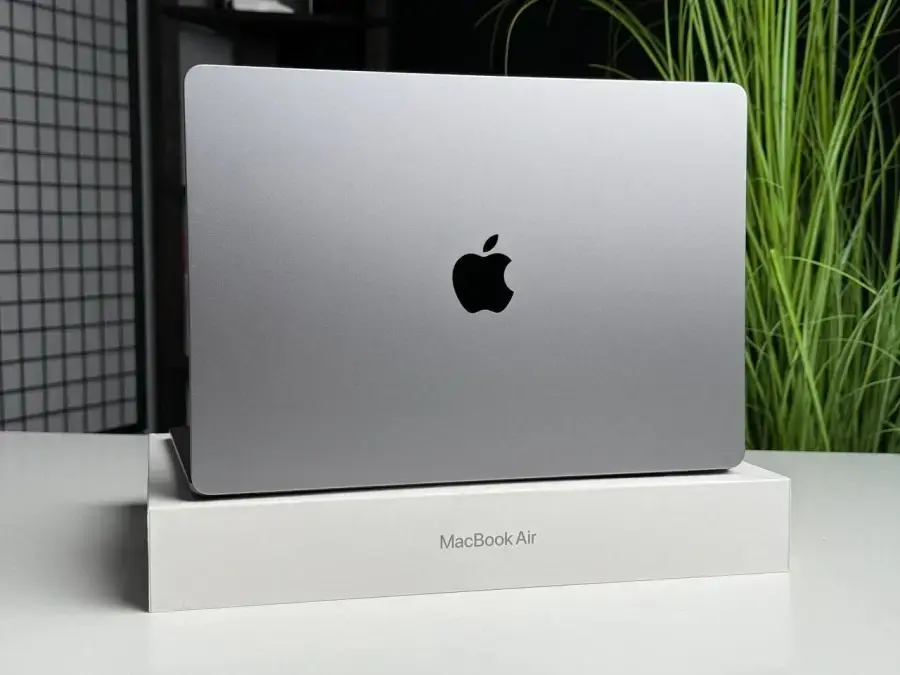 ВІТРИННИЙ MacBook Air 15" M3/8CPU/10GPU/16GB/512GB Space Gray 2024 (MXD13) - Стан: ідеальний | Комплектація: повний | Гарантія: 1 міс.