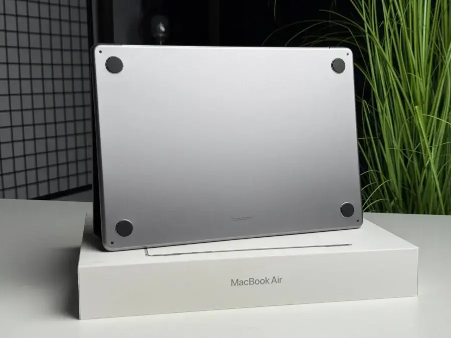 ВІТРИННИЙ MacBook Air 15" M3/8CPU/10GPU/16GB/512GB Space Gray 2024 (MXD13) - Стан: ідеальний | Комплектація: повний | Гарантія: 1 міс.