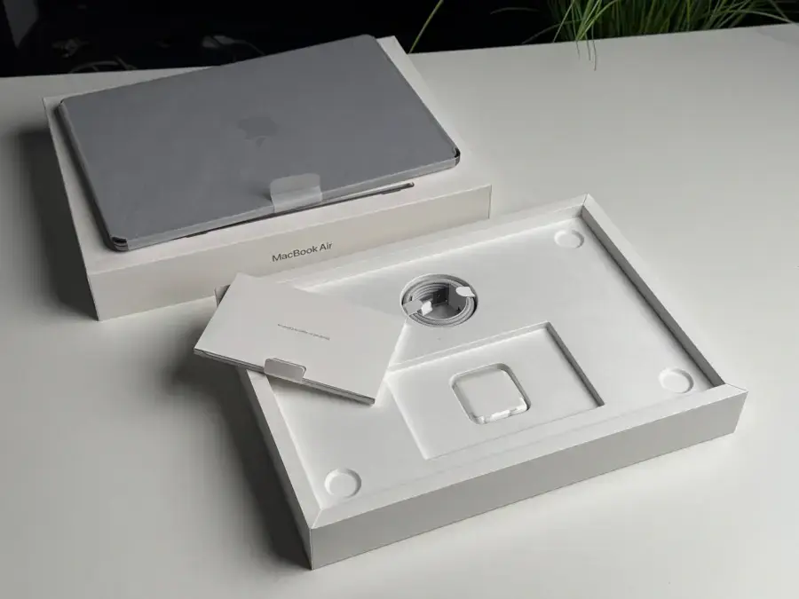 ВІТРИННИЙ MacBook Air 15" M3/8CPU/10GPU/16GB/512GB Space Gray 2024 (MXD13) - Стан: ідеальний | Комплектація: повний | Гарантія: 1 міс.