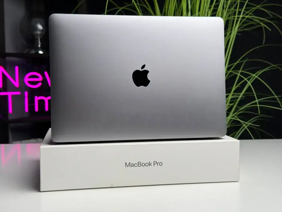 ВЖИВАНИЙ MacBook Pro 13" Space Gray (MYD82) 2020 - Стан: гарний (має сліди використання) | Акумулятор: 93% | Комплектація: повний | Гарантія: 1 міс.