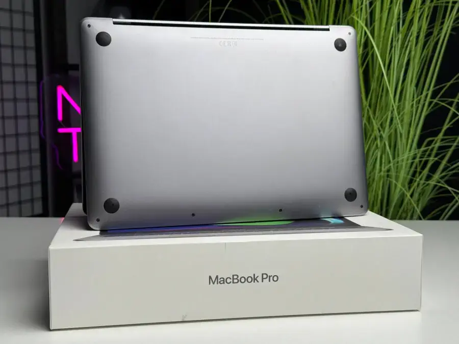 ВЖИВАНИЙ MacBook Pro 13" Space Gray (MYD82) 2020 - Стан: гарний (має сліди використання) | Акумулятор: 93% | Комплектація: повний | Гарантія: 1 міс.