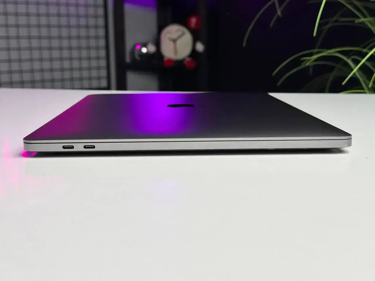 Б/У MacBook Pro 15" Space Gray (MPTR2) 2017 - Состояние: хороший (следы от наклеек) | Аккумулятор: 100% | Комплектация: полный, без коробки | Гарантія: 1 мес.