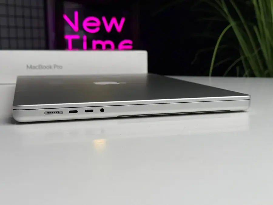 ВЖИВАНИЙ MacBook Pro 16" Silver 2023 (MNWC3) - Стан: гарний | Акумулятор: 100% | Комплектація: повний | Гарантія: 1 міс.