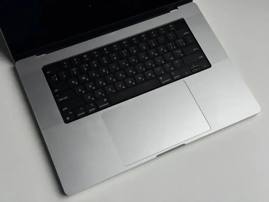 ВЖИВАНИЙ MacBook Pro 16" Silver 2023 (MNWC3) - Стан: гарний | Акумулятор: 100% | Комплектація: повний | Гарантія: 1 міс.