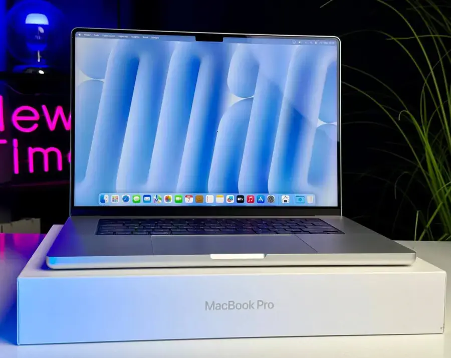 ВЖИВАНИЙ MacBook Pro 16" Silver 2023 (MNWC3) - Стан: гарний | Акумулятор: 88% | Комплектація: повний | Гарантія: 3 міс.