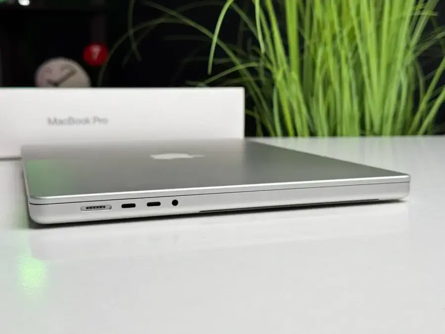 ВЖИВАНИЙ MacBook Pro 16" Silver (MK1F3) 2021 - Стан: гарний | Акумулятор: 92% | Комплектація: повний | Гарантія: 1 міс.