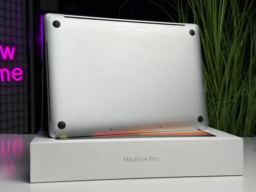 ВЖИВАНИЙ MacBook Pro 16" Silver (MVVL2) 2019 - Стан: гарний | Комплектація: повний | Гарантія: 1 міс.