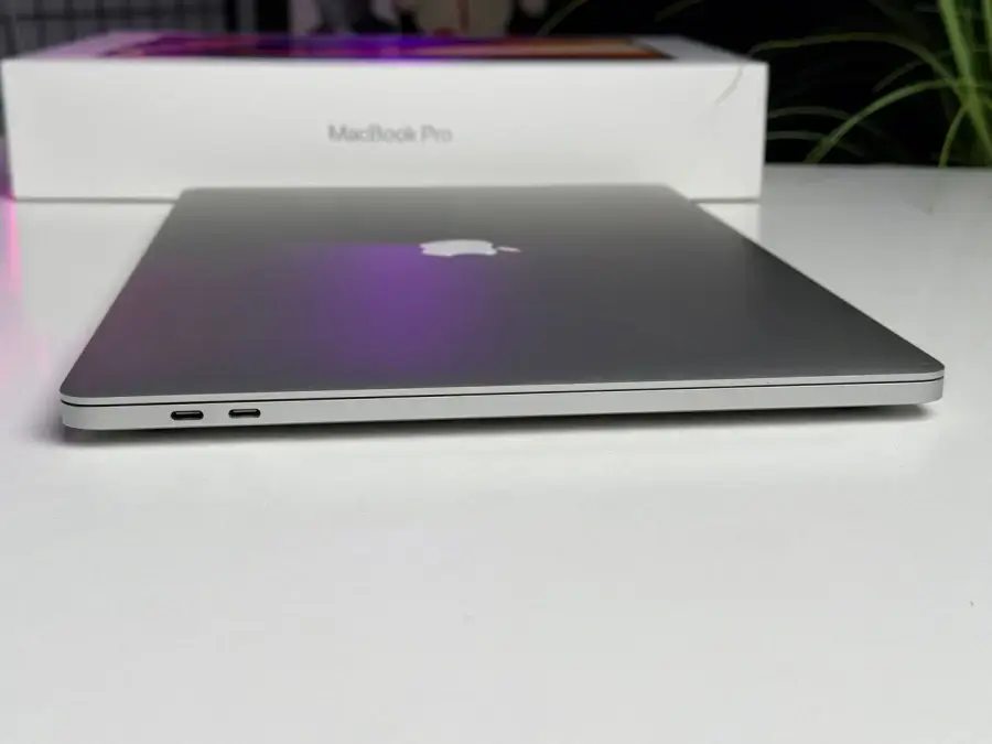 ВЖИВАНИЙ MacBook Pro 16" Silver (MVVL2) 2019 - Стан: гарний | Комплектація: повний | Гарантія: 1 міс.