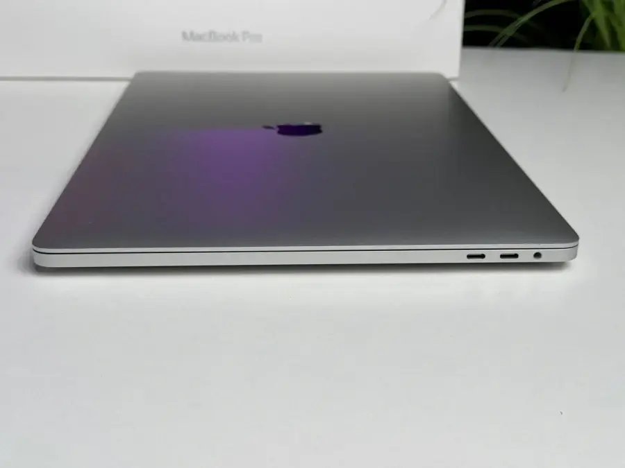ВЖИВАНИЙ MacBook Pro 16" Silver (MVVL2) 2019 - Стан: гарний | Комплектація: повний | Гарантія: 1 міс.