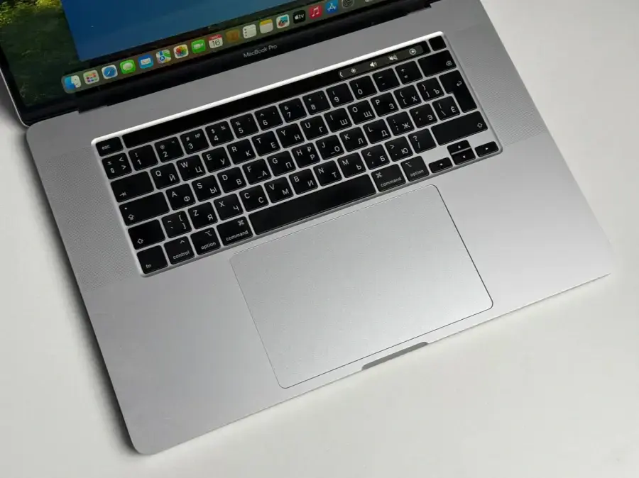 ВЖИВАНИЙ MacBook Pro 16" Silver (MVVL2) 2019 - Стан: гарний | Комплектація: повний | Гарантія: 1 міс.