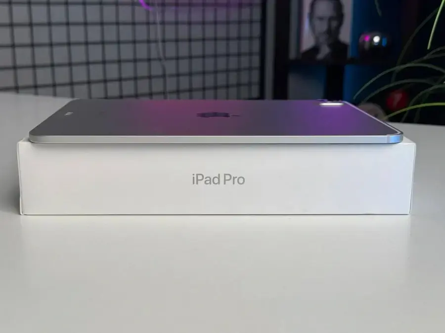 ВІТРИННИЙ iPad Pro 11 M4 2024 Wi-Fi 1TB with Standard glass - Silver (MVVF3) | Apple M4 | 10-ядерний процесор | 10-ядерний графічний процесор | 1 ТБ | 16 ГБ | 12 Мп | 12 Мп | Стан: ідеальний | Акумулятор: 100% (21 цикл) | Гарантія: 6 місяців | Комплект: п