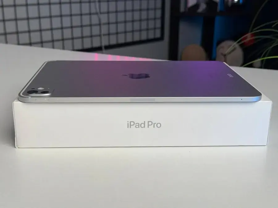 ВІТРИННИЙ iPad Pro 11 M4 2024 Wi-Fi 1TB with Standard glass - Silver (MVVF3) | Apple M4 | 10-ядерний процесор | 10-ядерний графічний процесор | 1 ТБ | 16 ГБ | 12 Мп | 12 Мп | Стан: ідеальний | Акумулятор: 100% (21 цикл) | Гарантія: 6 місяців | Комплект: п