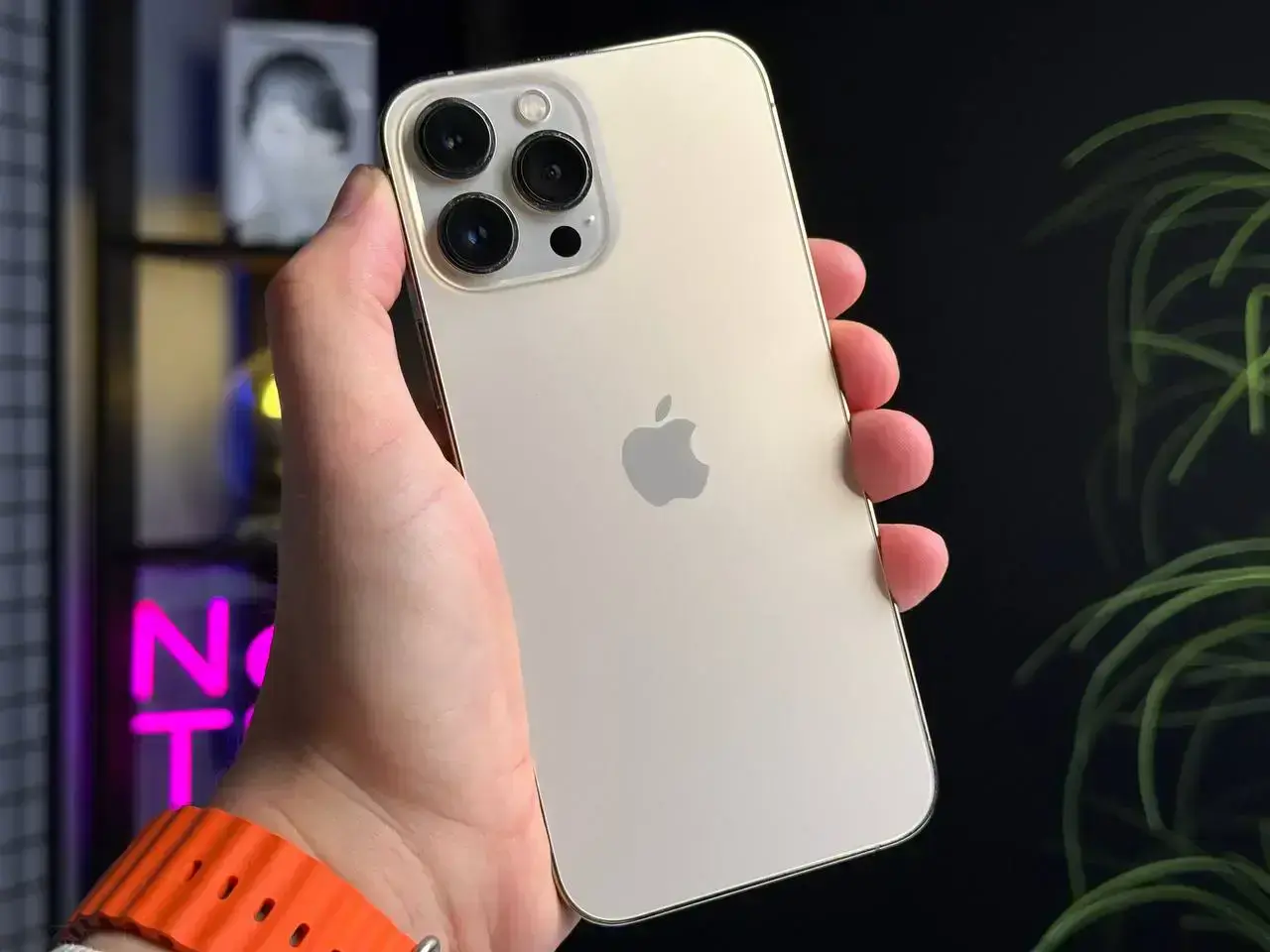 ВЖИВАНИЙ Apple iPhone 13 Pro Max 256GB Gold (MLKU3, MLLD3) - Стан: гарний | Акумулятор: 100% | Комплектація: повний | Гарантія: 1 міс.