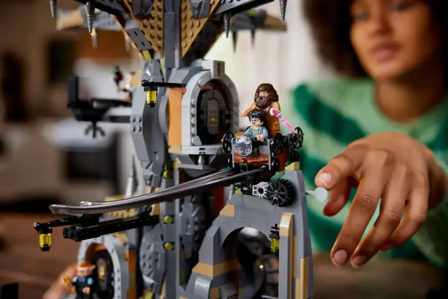 Блоковий конструктор LEGO Harry Potter Чарівний банк Грінготтс (76417)