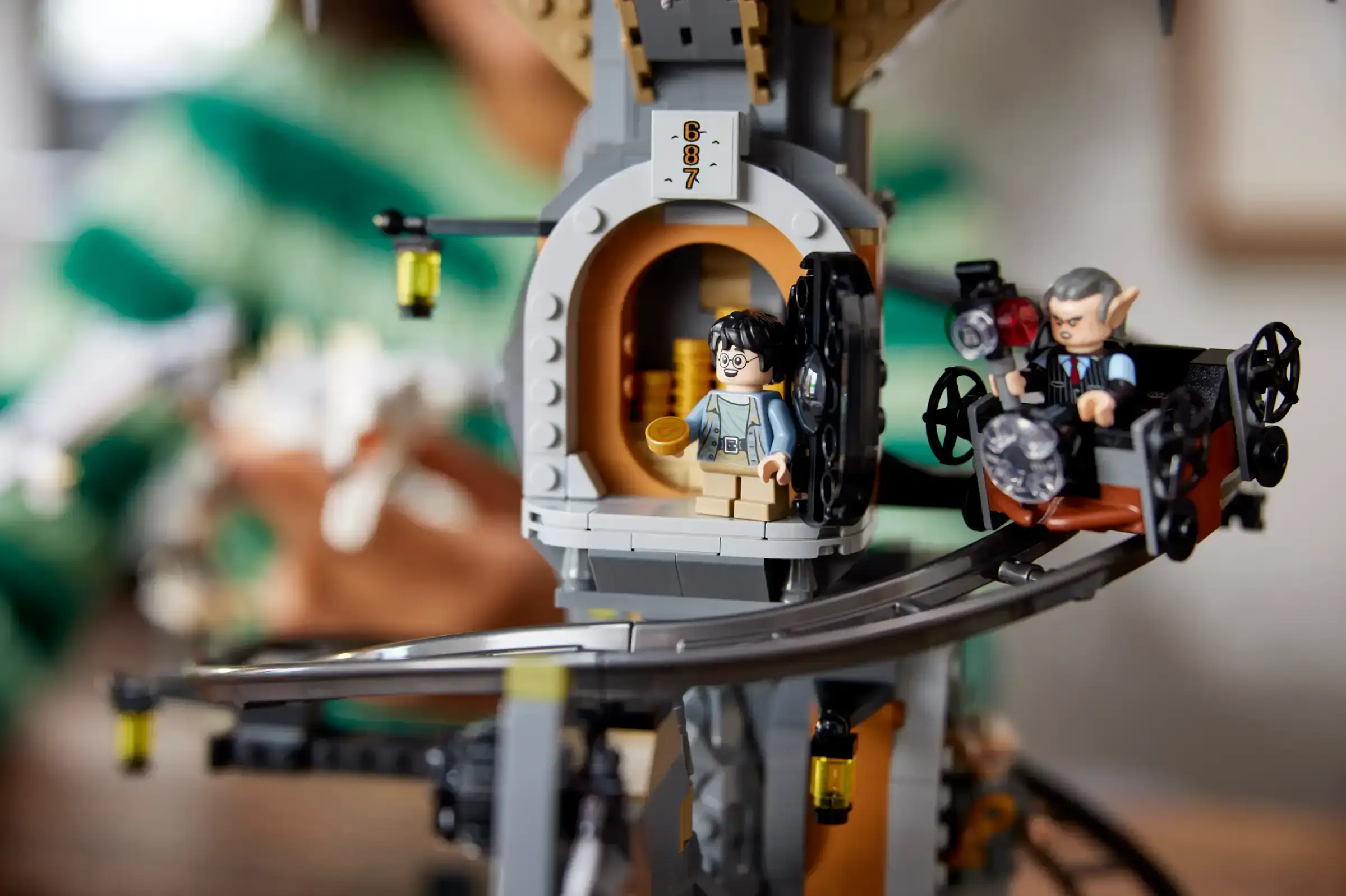 Блоковий конструктор LEGO Harry Potter Чарівний банк Грінготтс (76417)