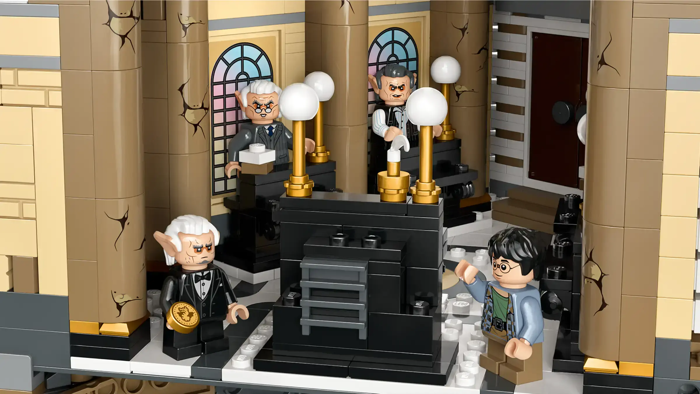 Блоковий конструктор LEGO Harry Potter Чарівний банк Грінготтс (76417)