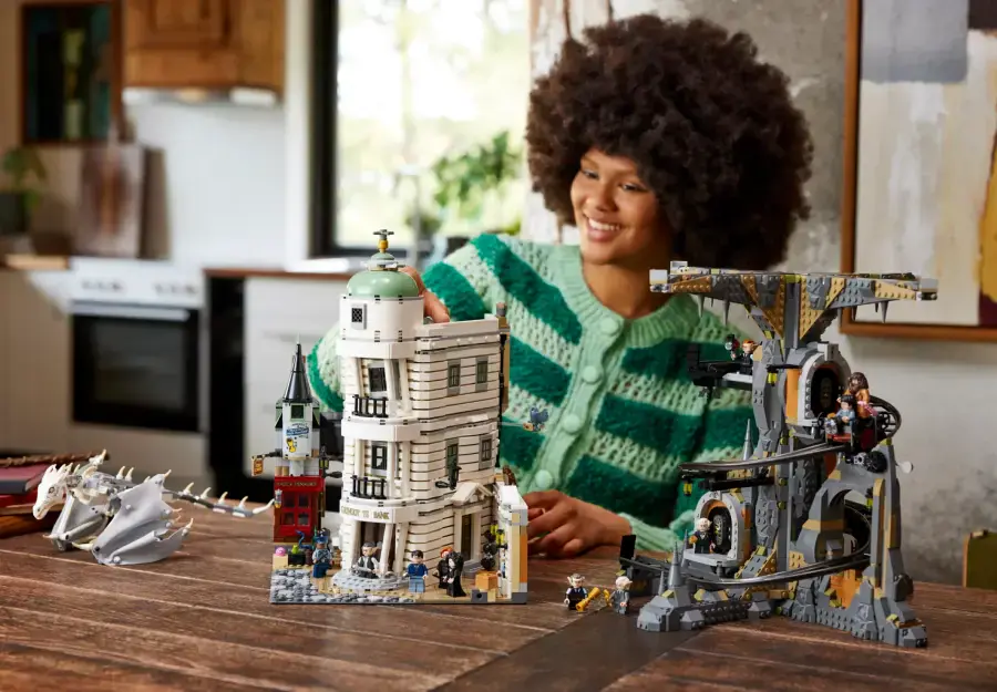 Блоковий конструктор LEGO Harry Potter Чарівний банк Грінготтс (76417)