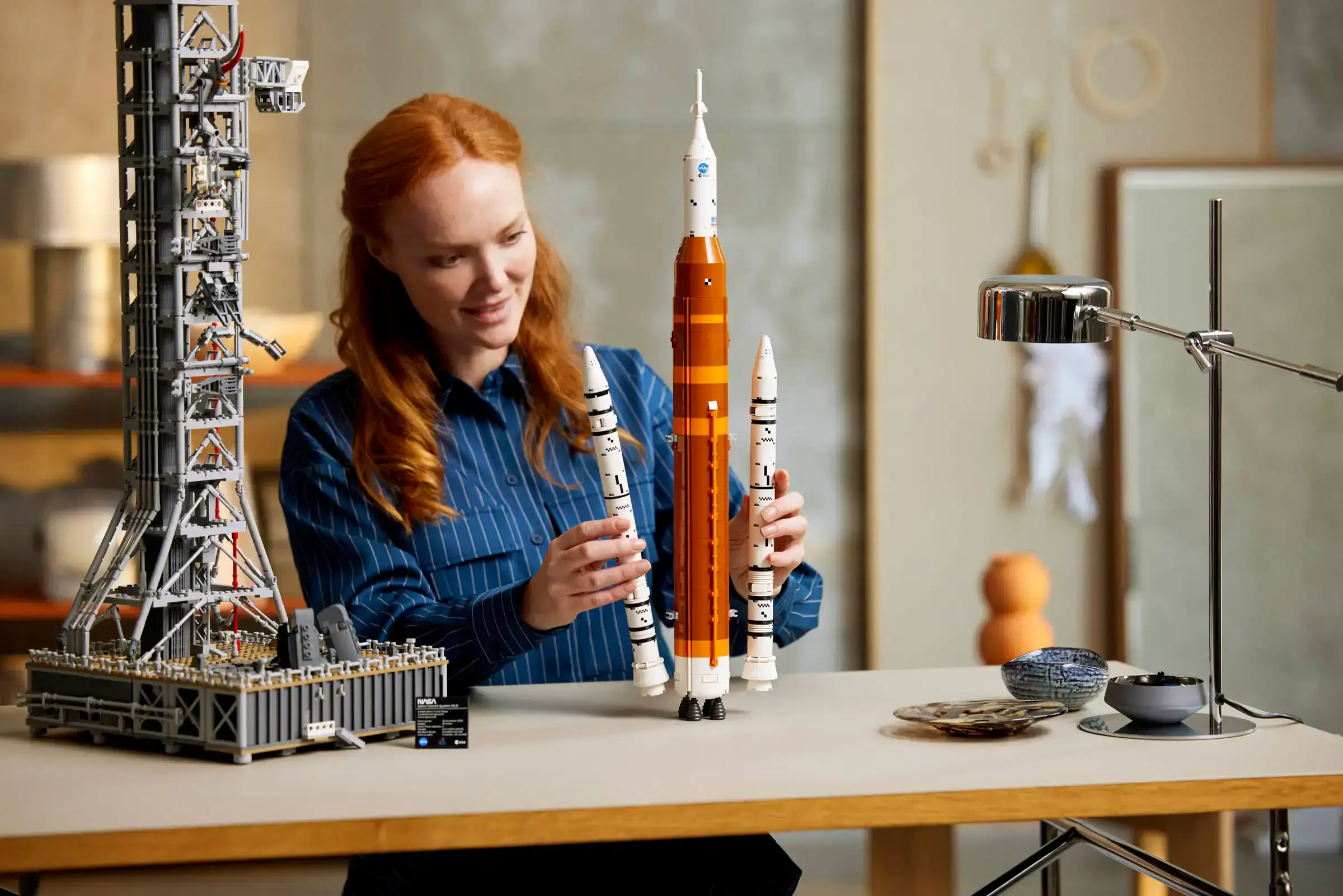 Блоковый конструктор LEGO Icons Система космического запуска НАСА Артемида (10341)