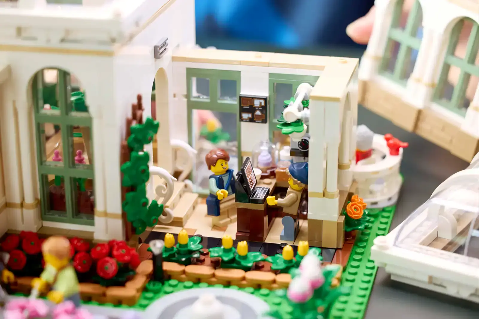 Блоковий конструктор LEGO Ideas Ботанічний сад (21353)
