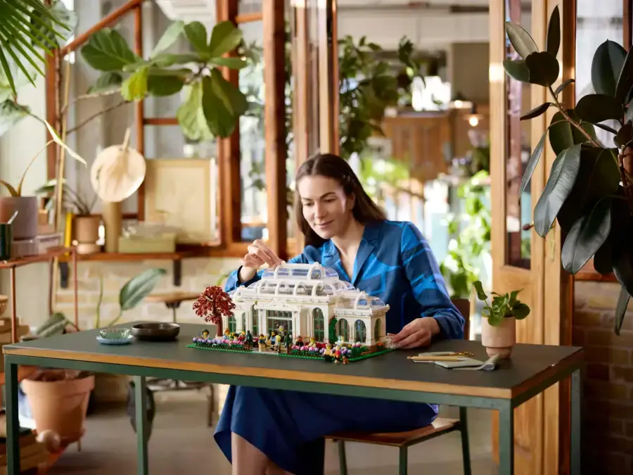 Блоковий конструктор LEGO Ideas Ботанічний сад (21353)