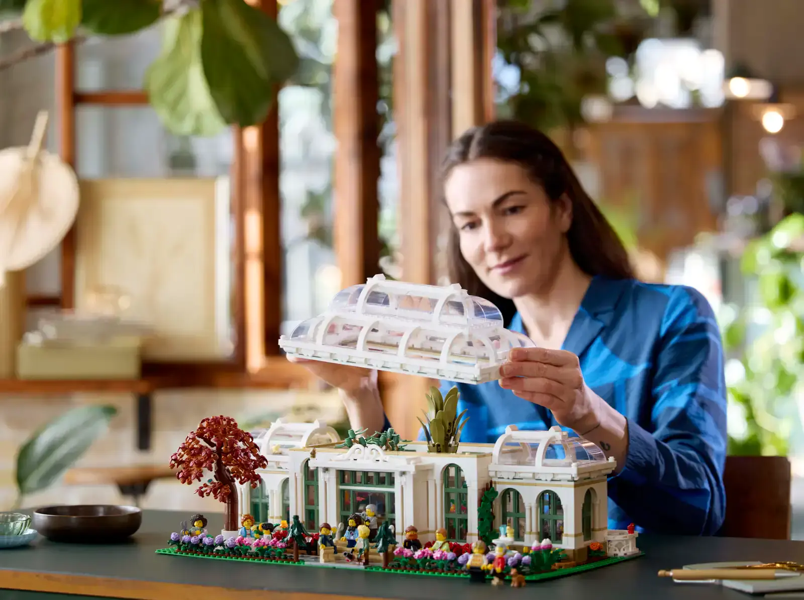 Блоковий конструктор LEGO Ideas Ботанічний сад (21353)