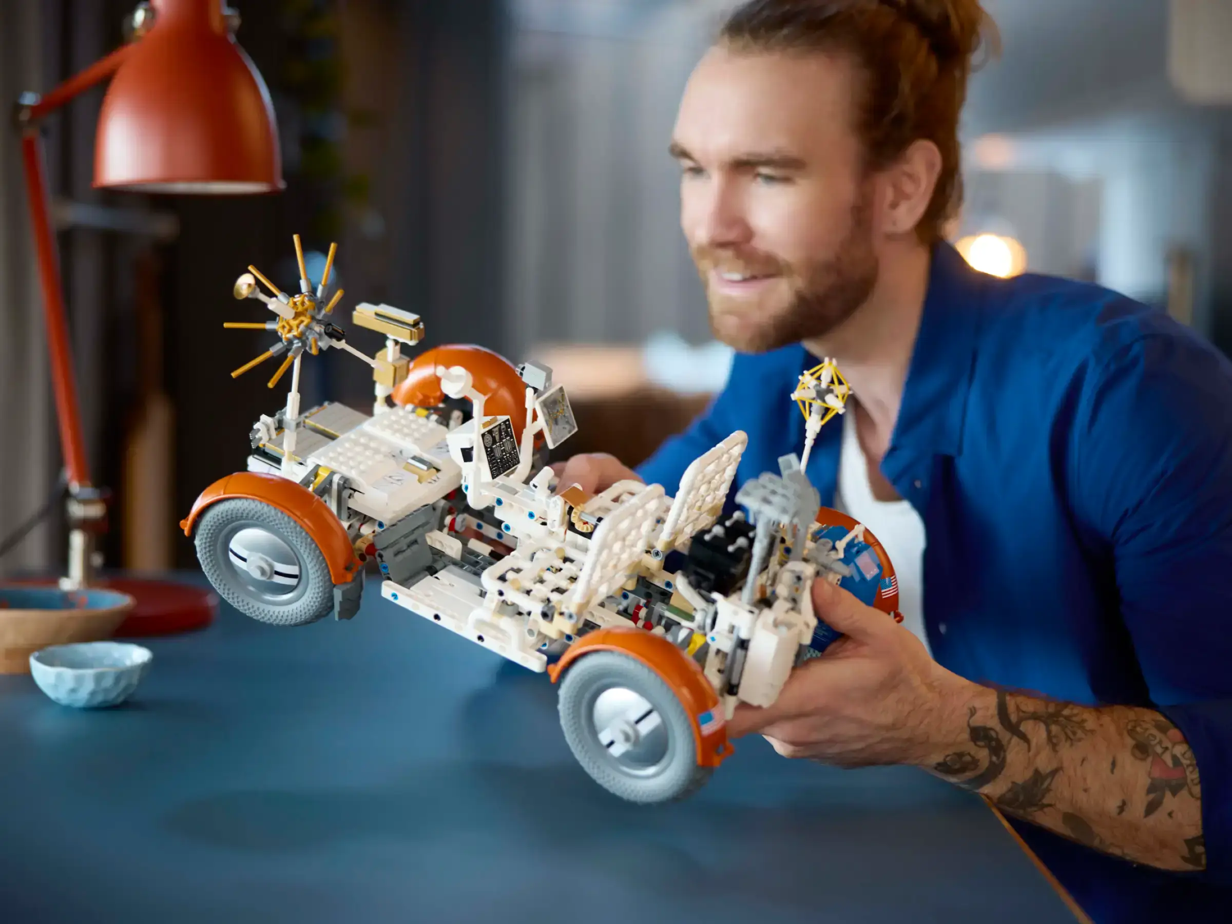 Блоковый конструктор LEGO Technic Лунный автомобиль NASA Apollo (42182)