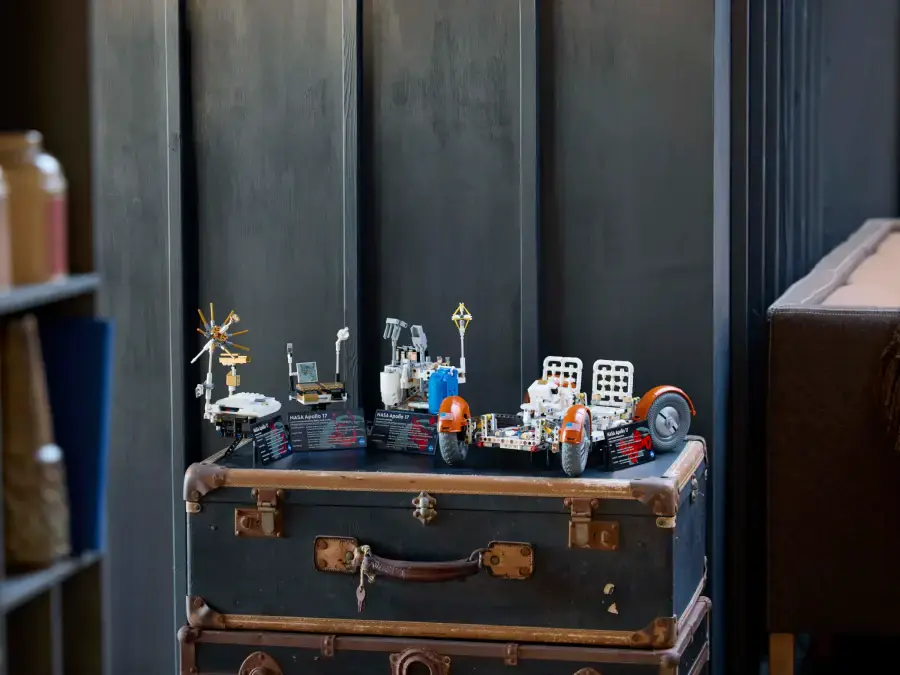 Блоковий конструктор LEGO Technic Місячний автомобіль NASA Apollo (42182)