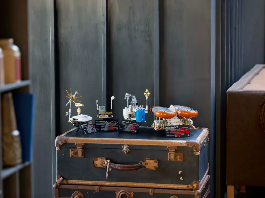 Блоковий конструктор LEGO Technic Місячний автомобіль NASA Apollo (42182)