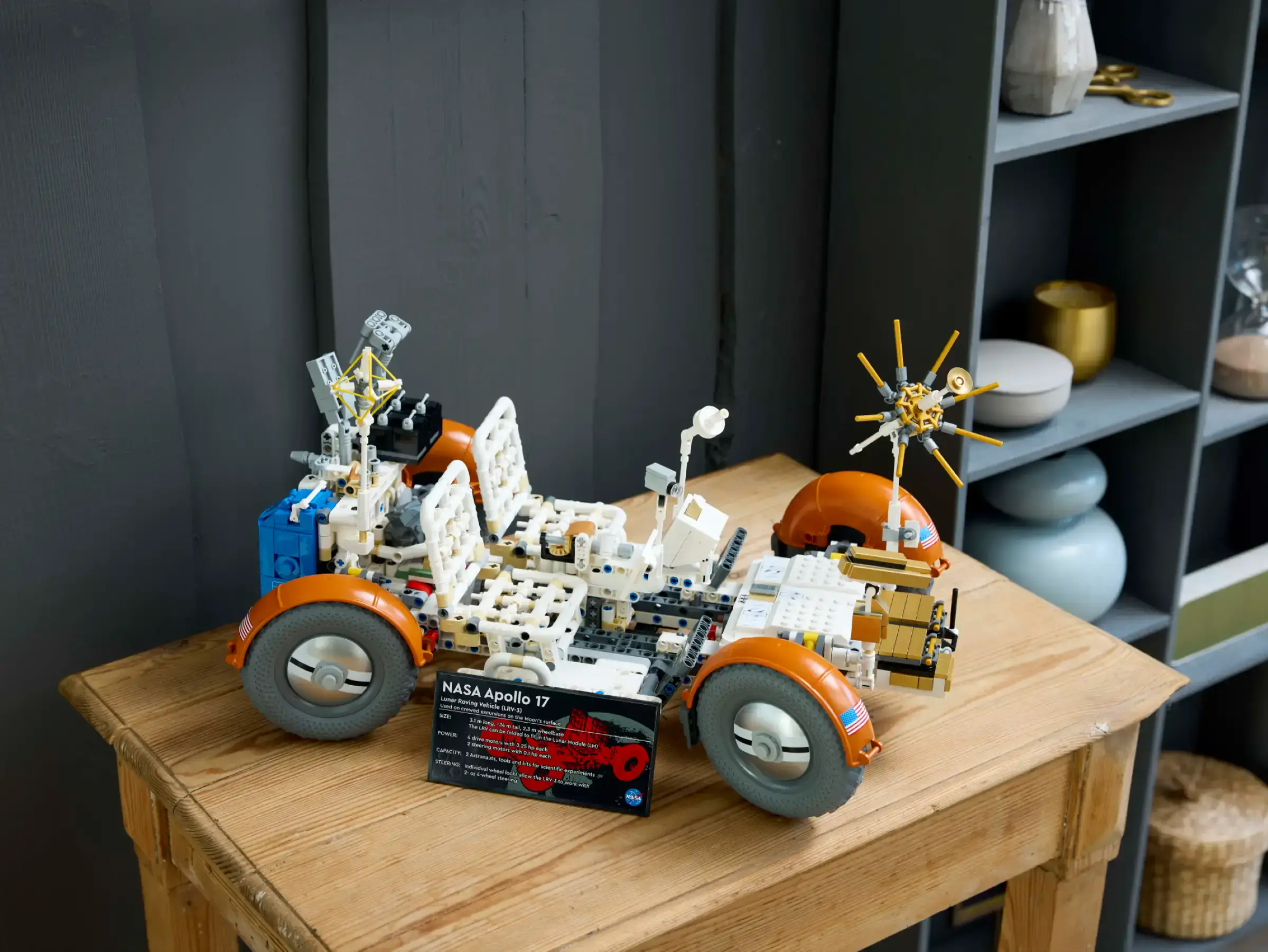 Блоковый конструктор LEGO Technic Лунный автомобиль NASA Apollo (42182)