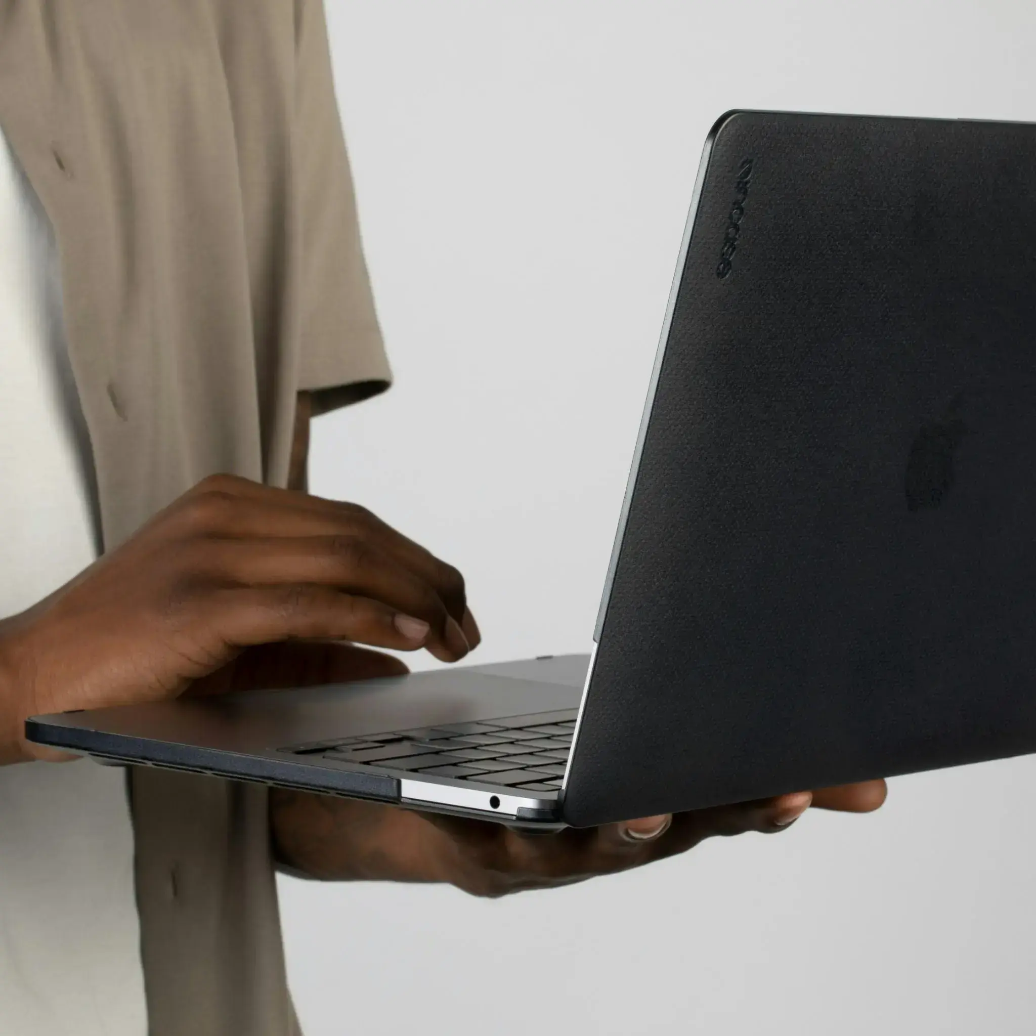 Чохол-накладка Incase Dots Hardshell Case with Makrolon for MacBook Air 13.3" - Black (INMB200615-BLK)