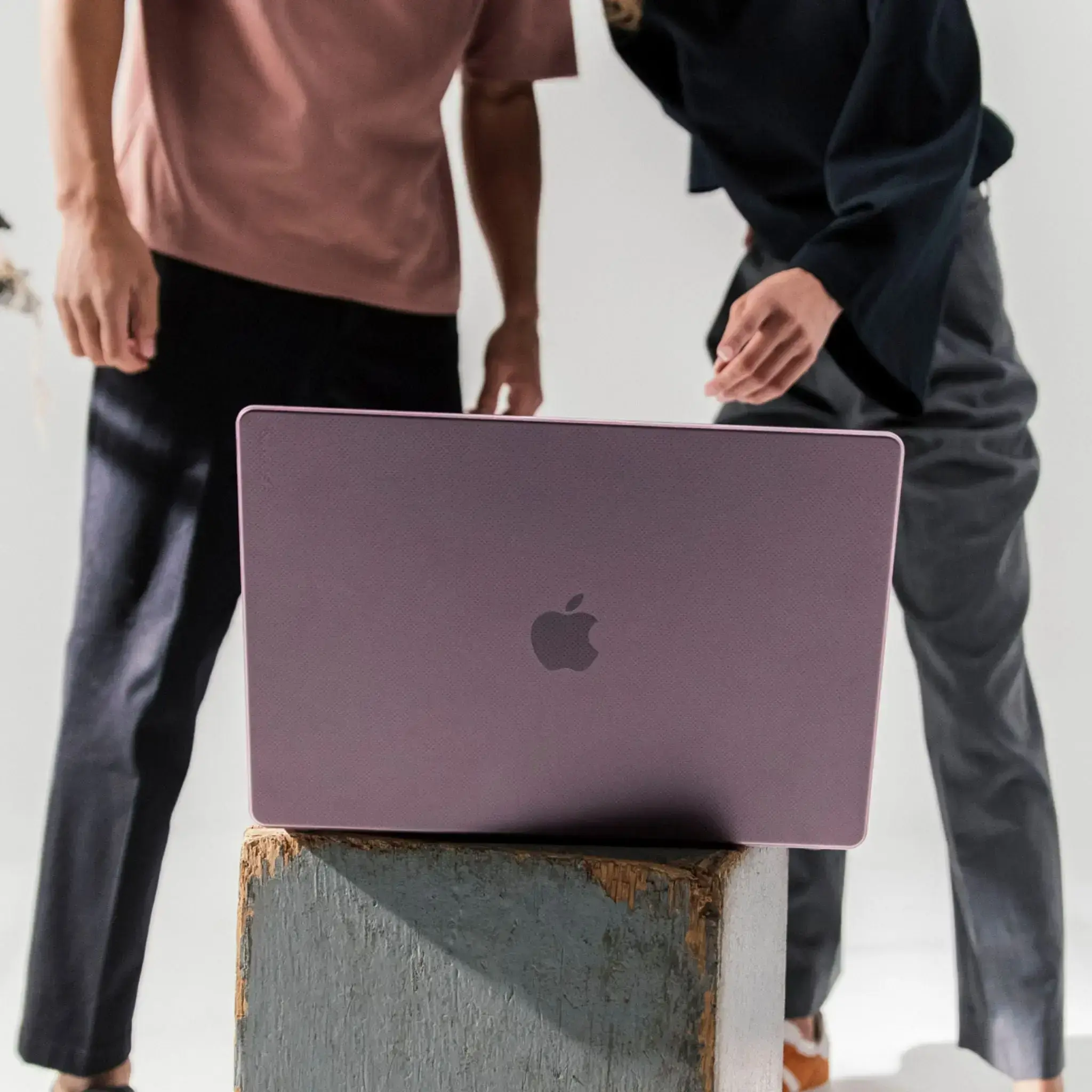 Чохол-накладка Incase Dots Hardshell Case with Makrolon for MacBook Pro 14,2" - Pink (INMB200719-IPK)