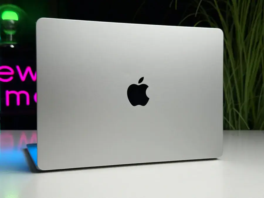 ВІТРИННИЙ MacBook Air 13.6" Silver 2022 (MLXY3) - Стан: гарний | Акумулятор: 100% | Комплектація: повний, без коробки | Гарантія: 3 міс.